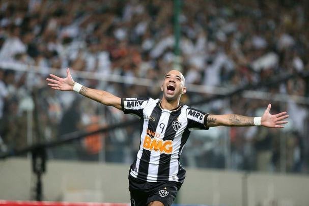 Diego Tardelli - Um dos maiores ídolos do clube, Tardelli jogou pelo Atlético mais uma temporada após a conquista da Libertadores. Em 2015, transferiu-se para o Shandong Luneng, da China, onde joga até hoje. Pelo clube oriental, ganhou a Supercopa Chinesa em seu ano de estreia.