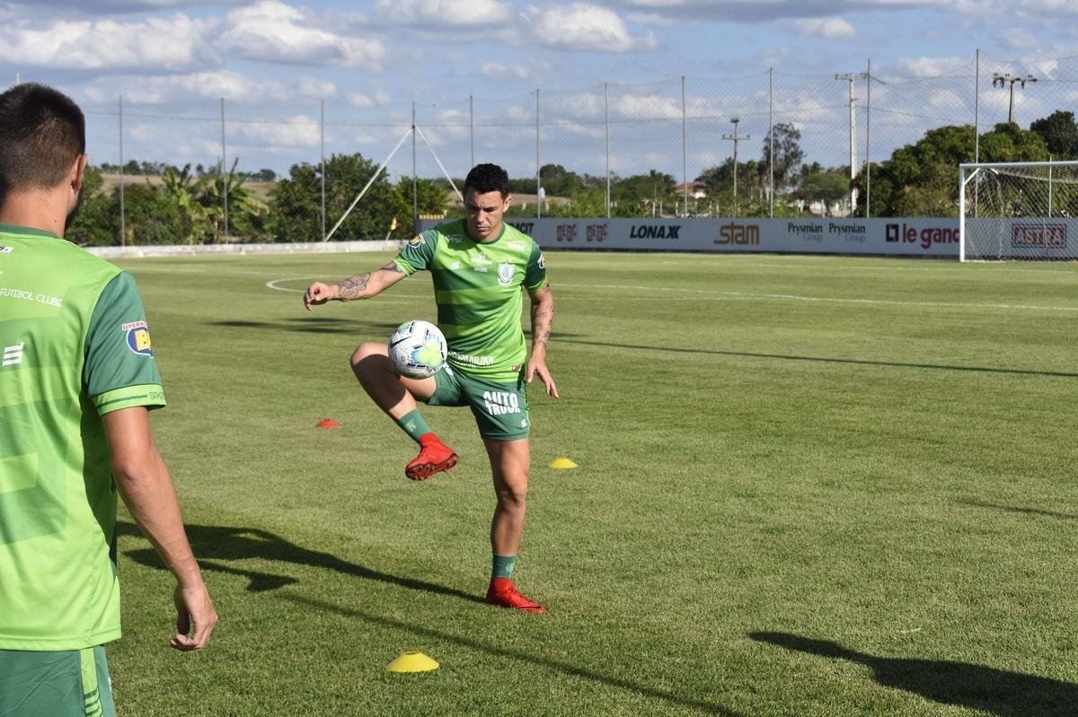 Nesta semana, o Amrica treinou em Campina Grande, na Paraba. As atividades comandadas pelo tcnico Lisca visaram o confronto contra o Treze-PB, pela primeira fase da Copa do Brasil. A partida ser realizada nesta quinta-feira (18), s 16h, no Estdio Presidente Vargas, tambm em Campina Grande.