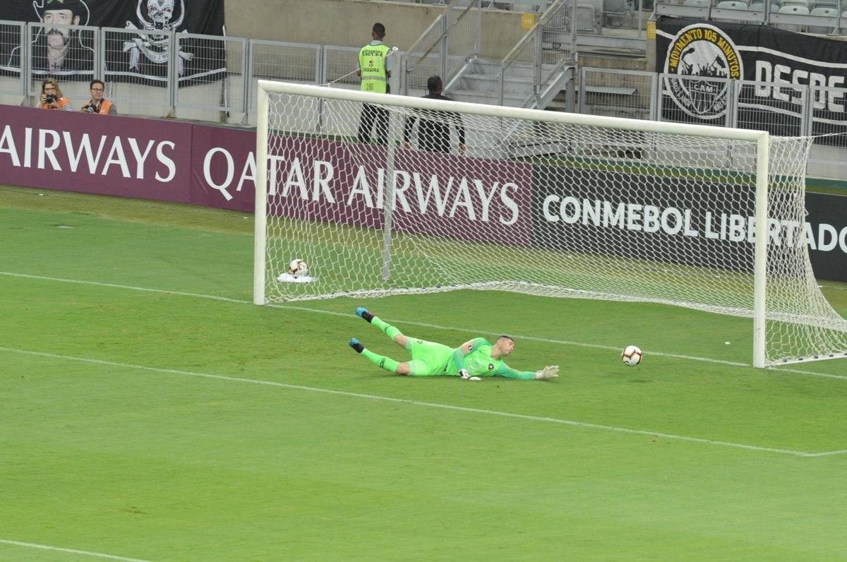 Fotos do duelo entre Atltico e Cerro Porteo, no Mineiro, pelo Grupo E da Copa Libertadores