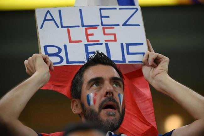 Torcedores no Estdio Al Thumama, em Doha, para o duelo entre Frana e Polnia, pelas oitavas de final da Copa do Mundo.