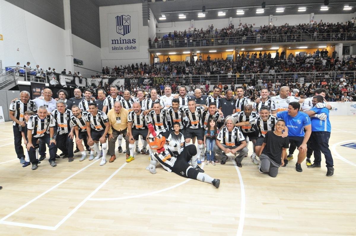Jogo festivo e solidrio reuniu craques do futsal mineiro em BH