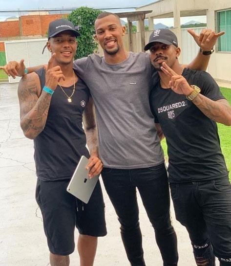 David est em Serra, sua cidade natal, no Esprito Santo