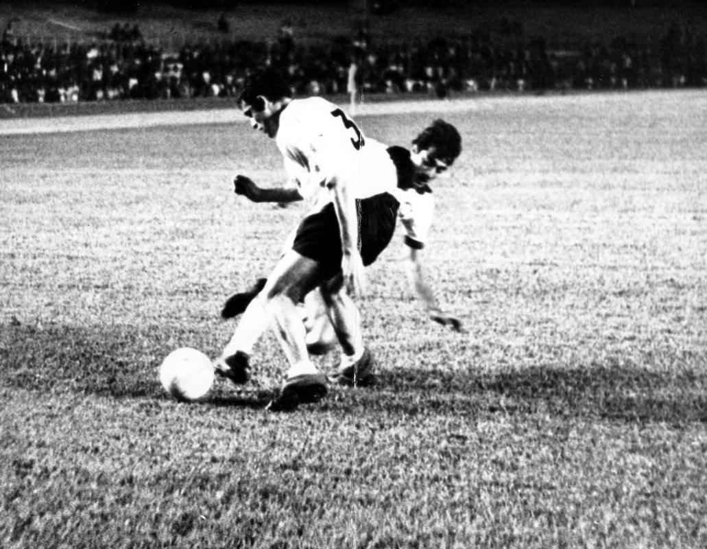 Lances da vitria do Atltico sobre a Iugoslvia, por 3 a 2, de virada, no Mineiro, em 19 de dezembro de 1968. No amistoso, Galo representou a Seleo Brasileira e trocou preto e branco pelo verde e amarelo.