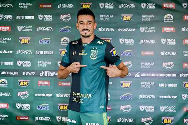 El centrocampista Juninho Valoura se hizo oficial como quinto reforzador