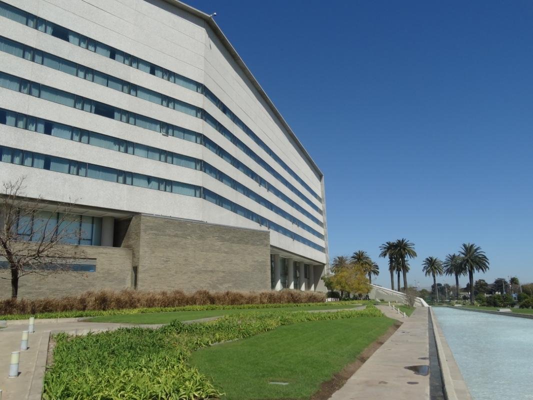 O hotel que abriga o Atltico tem cassino, shopping, spa, piscina, academia e quadras