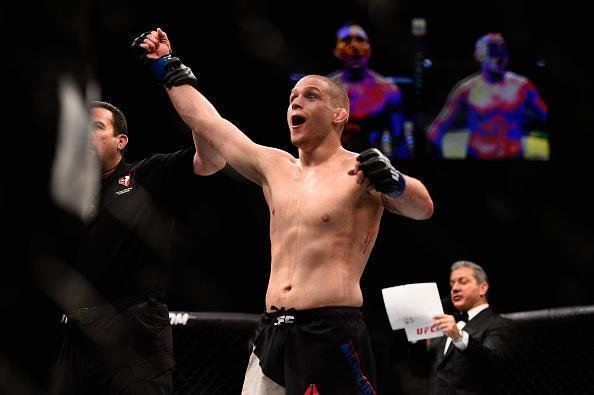 Alex Morono venceu Kyle Noke por decisão dividida