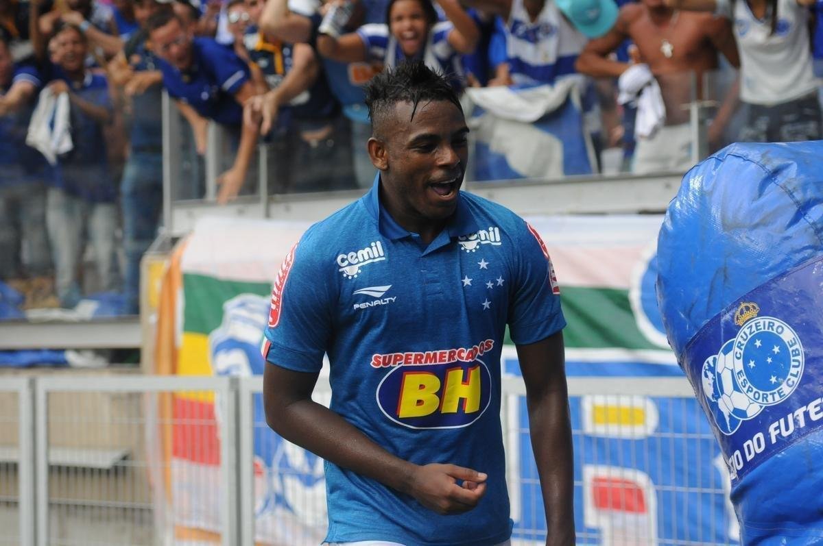 Marcos Vincius (meia) - contratado por emprstimo ao Nutico, ficou na categoria de base em 2014 e s estreou pelo time principal em 2015. Leses musculares sucessivas atrapalharam sua trajetria no Cruzeiro. Em junho de 2017, foi trocado por Sass com o Botafogo. 