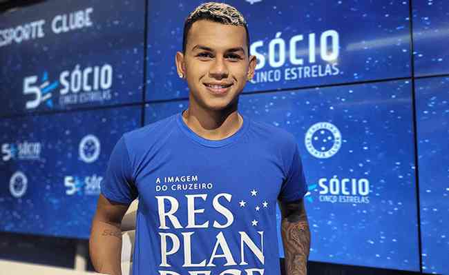 Cruzeiro anunciou a contratao do volante Fernando Henrique