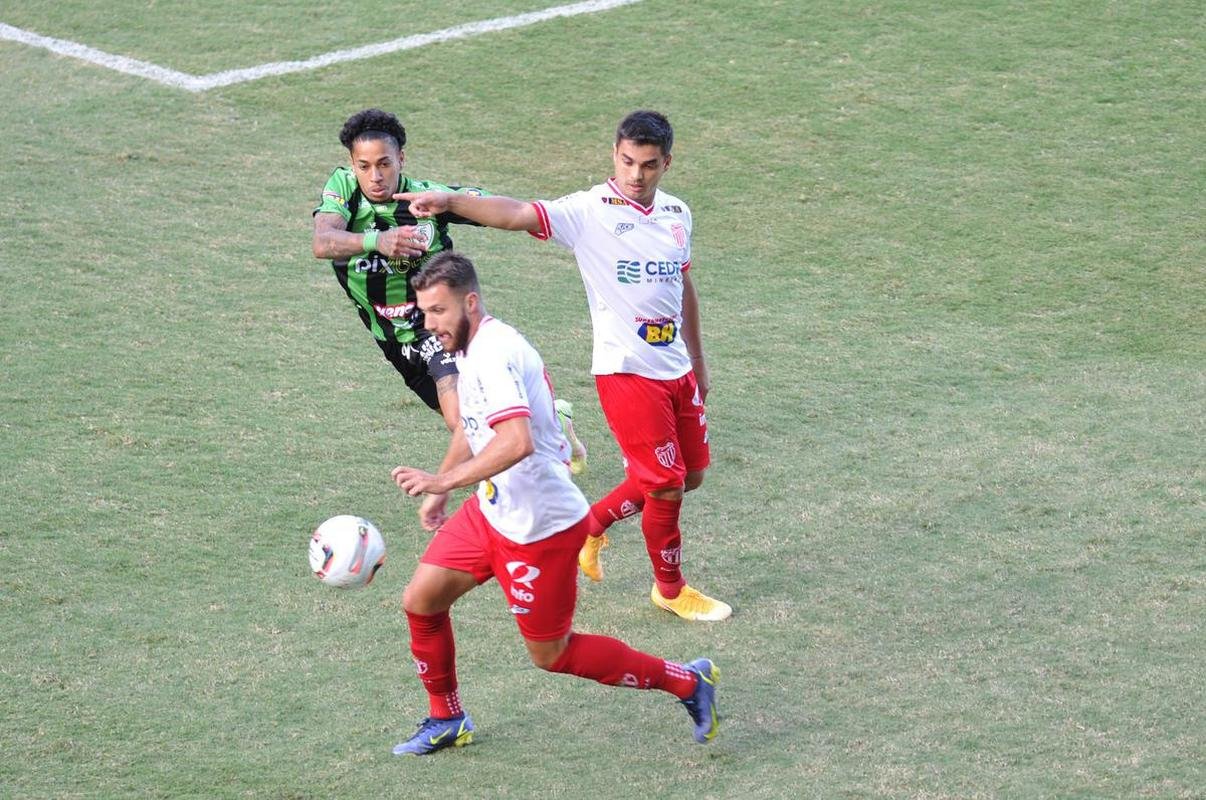 Fotos do jogo entre Amrica e Villa Nova, no Independncia, em BH, pela 9 rodada do Campeonato Mineiro