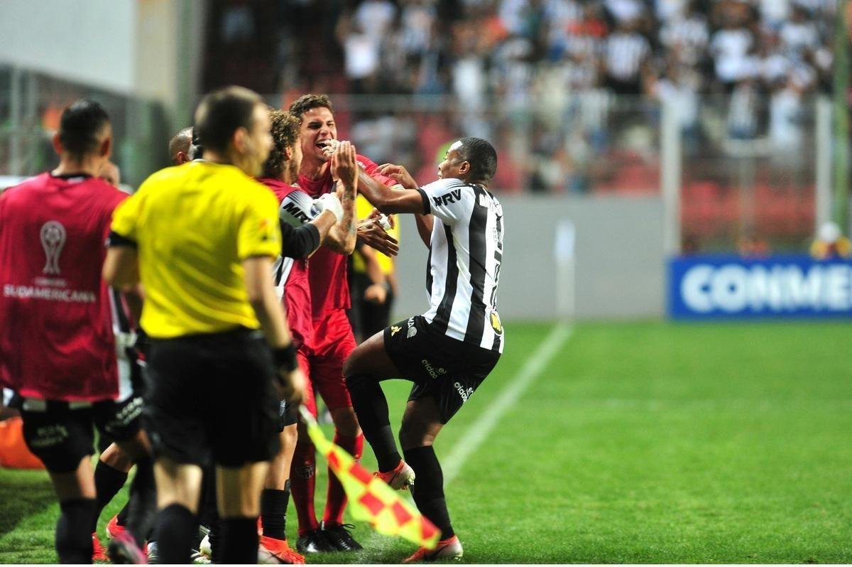 Elias marcou em chute de fora da rea e deu a vitria ao Atltico sobre La Equidad