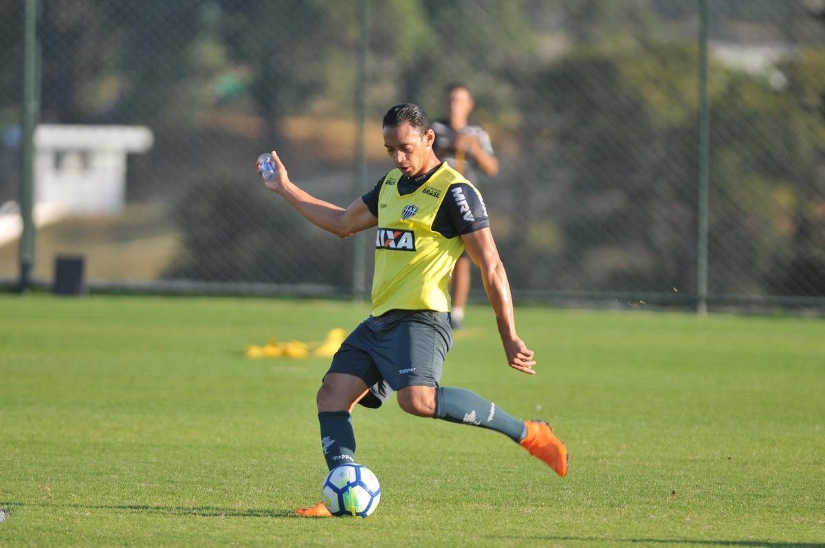 Elenco atleticano fez trabalho ttico orientado por Larghi antes de jogo-treino contra o Coimbra
