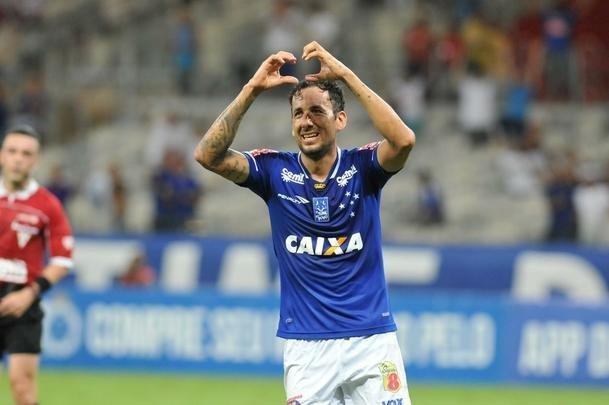 Ariel Cabral marcou seu primeiro gol pelo Cruzeiro, o terceiro na vitria sobre o Uberlndia