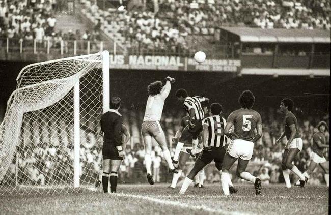 Mineiro, inaugurado em 1965 e modernizado entre 2010 e 2012, recebeu 237 dos 499 clssicos, com 86 vitrias do Cruzeiro, 75 do Atltico e 76 empate