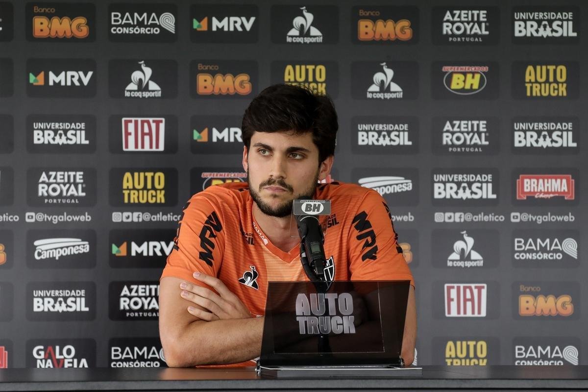 Atltico treina com Victor e Jair em campo; veja fotos