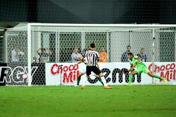 Fotos do primeiro tempo do clssico entre Atltico e Amrica, no Independncia, pela semifinal do Mineiro