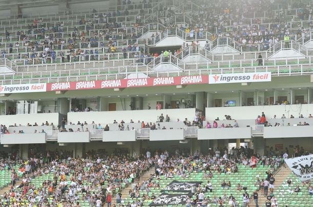 Imagens da torcida do Atltico no clssico contra o Cruzeiro, no Independncia, pelo Brasileiro 