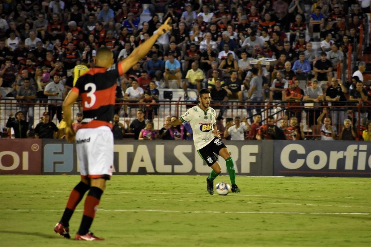 Amrica arrancou empate dramtico diante do Atltico-GO em Goinia 