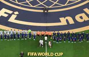 Entrada de Argentina e Frana no campo do Estdio Icnico de Lusail para a final da Copa do Mundo foi um espetculo  parte. Veja fotos do show de fogos, de luzes e da execuo dos hinos nacionais dos dois pases