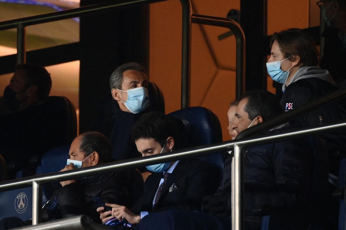 Fotos do duelo entre PSG e Bayern de Munique, em Paris, pela volta das quartas de final da Liga dos Campees da Europa.