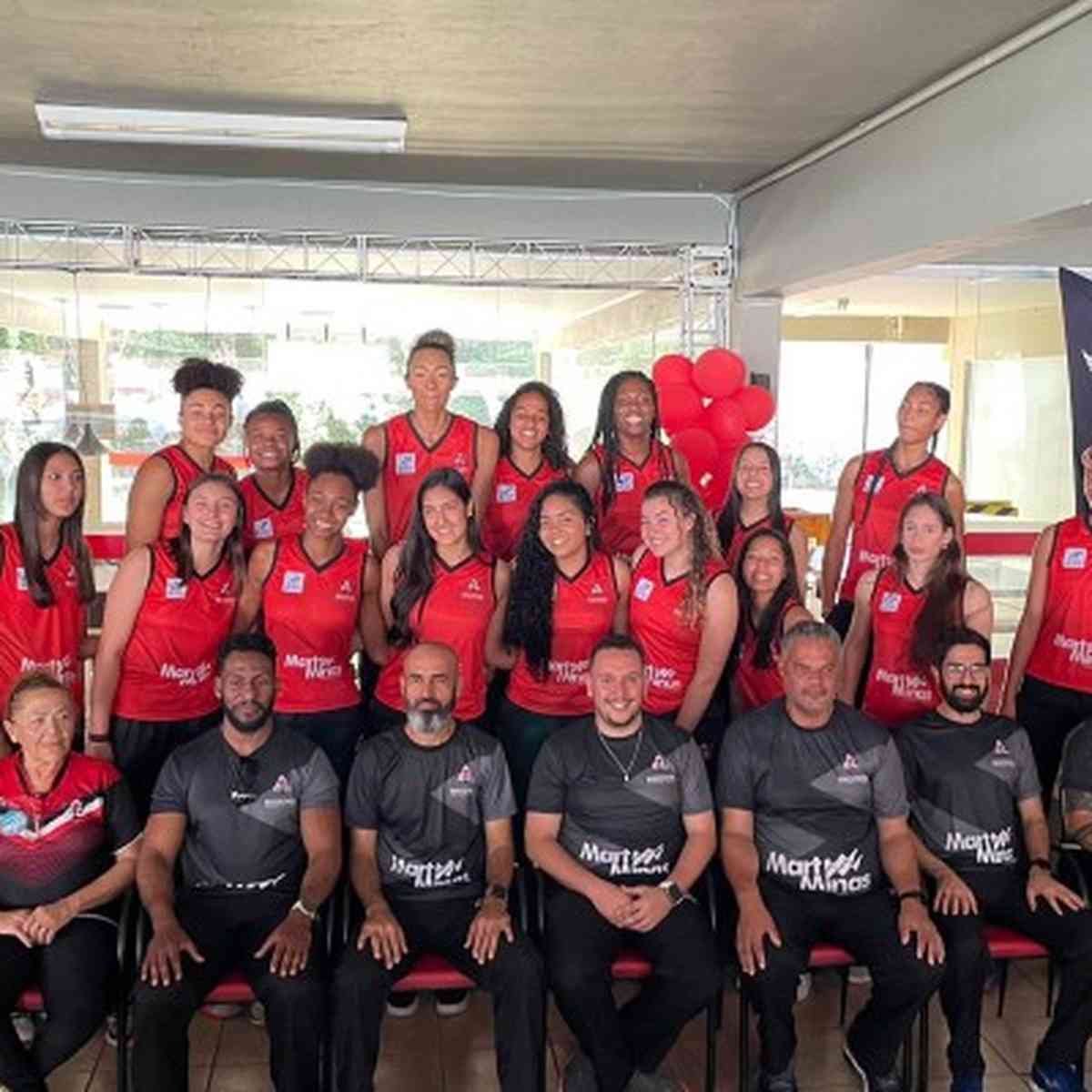 DISPUTA - Louveira joga bem, mas perde para Santos na estreia do Paulista  de vôlei feminino
