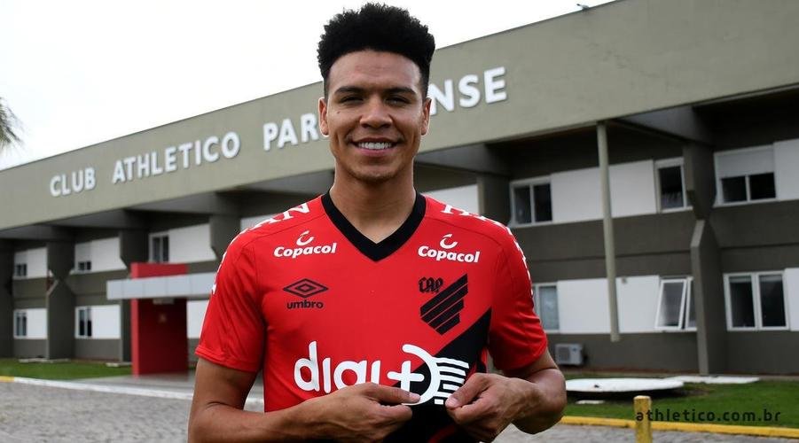 O Athletico-PR anunciou a contratao do meia Marquinhos Gabriel, que estava no Cruzeiro