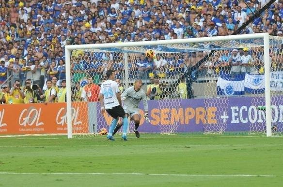 Partida vlida pela 33 rodada do Brasileiro, no Mineiro  
