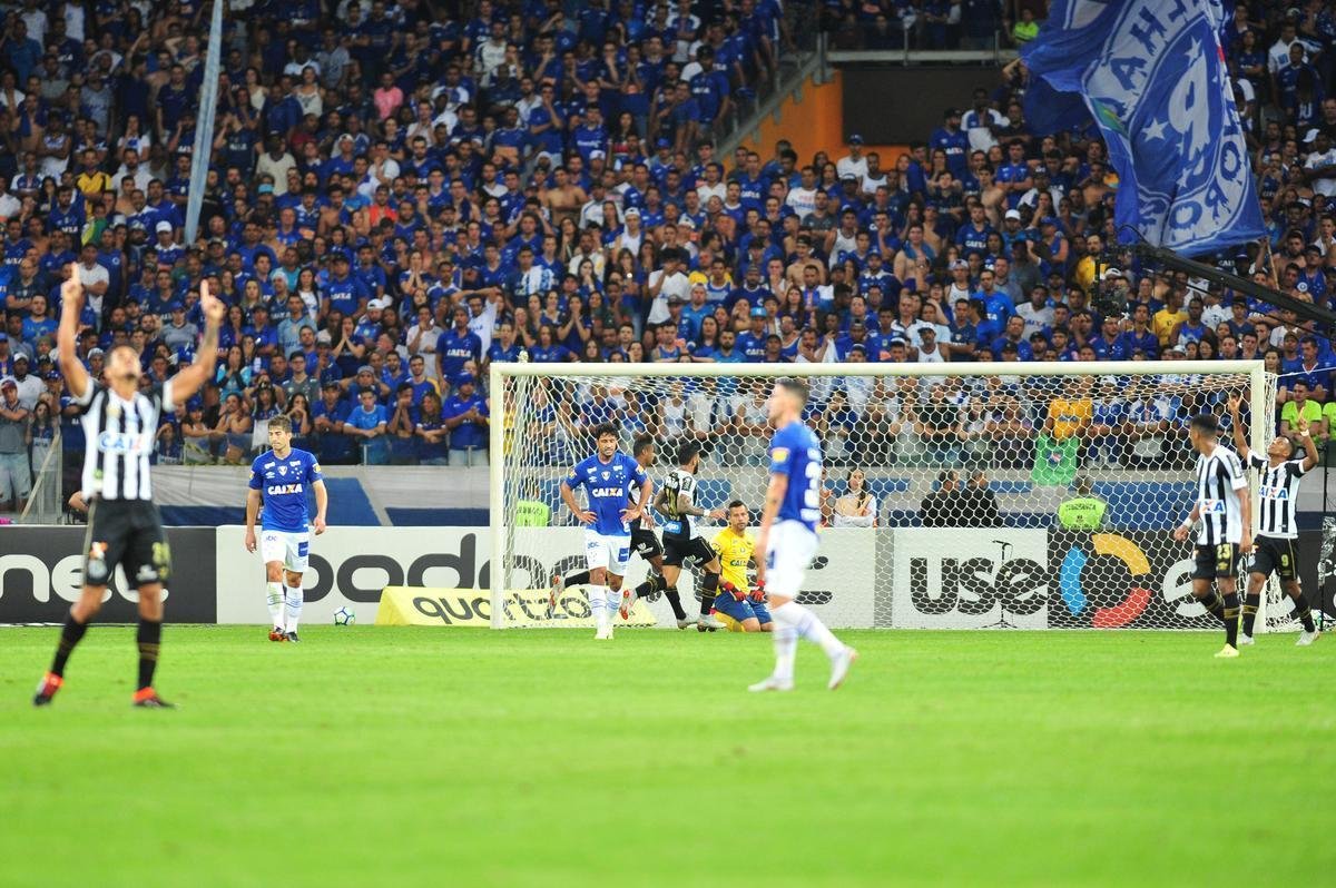 Primeiro tempo terminou com empate por 1 a 1 no Mineiro