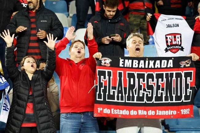 Torcedores de Flamengo e Al Hilal no Estdio Ibn-Batouta, em Tnger, no Marrocos