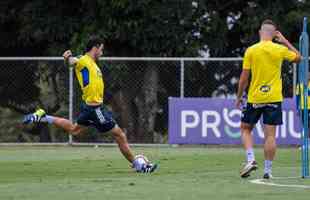 Jogadores do Cruzeiro realizaram primeiro treino sob comando de Mozart nesta sexta-feira (11/06)