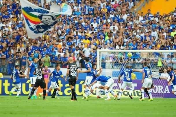 Imagens do primeiro tempo do clssico entre Cruzeiro e Atltico, no Mineiro, pela 26 rodada