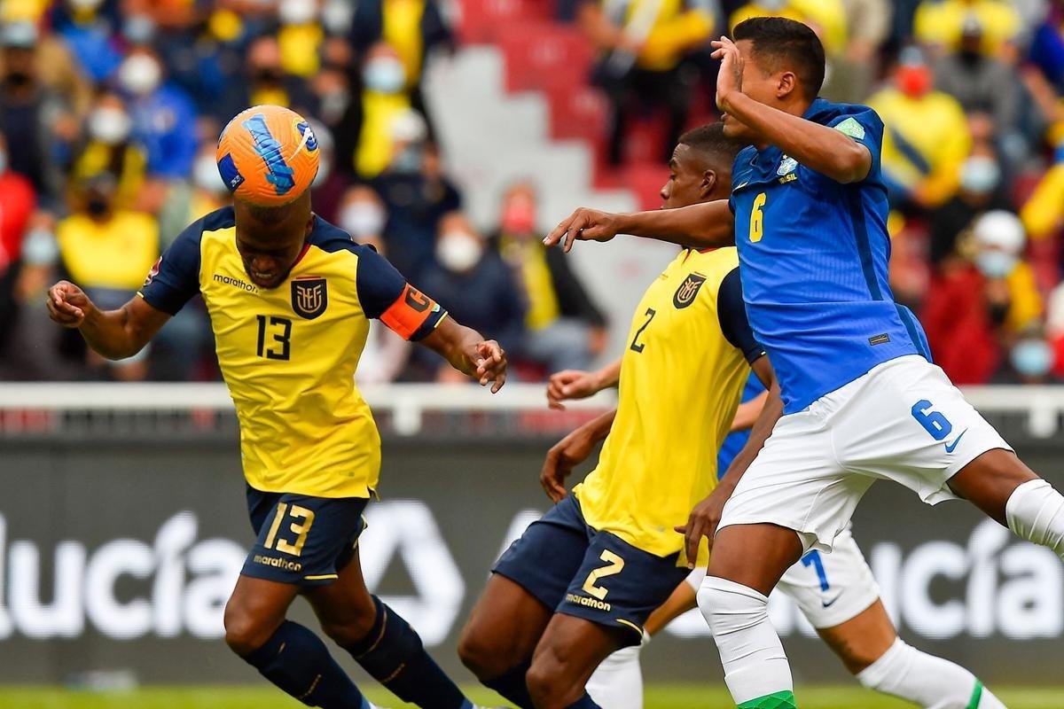 Brasil empatou com Equador em Quito, em jogo com arbitragem confusa 