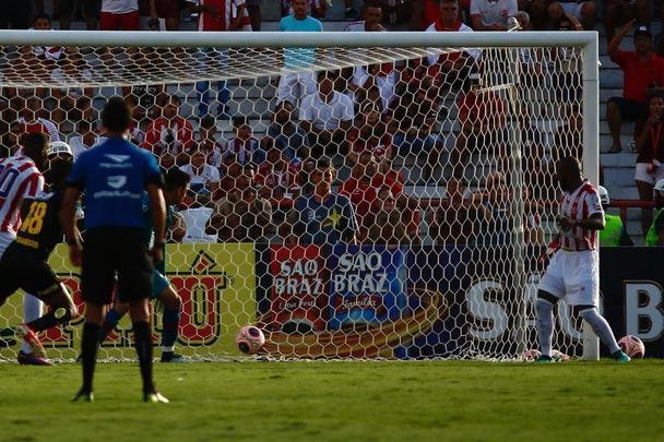 Nutico e Sport se enfrentaram nos Aflitos para o primeiro clssico do ano de 2020 no futebol brasileiro