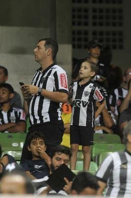 Fotos da torcida do Atltico, no Independncia, durante partida de ida da semifinal do Mineiro, contra o Amrica