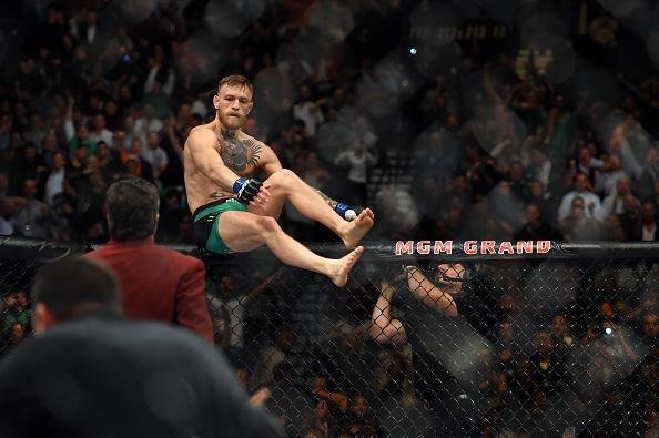 Imagens do incrível nocaute de Conor McGregor sobre José Aldo