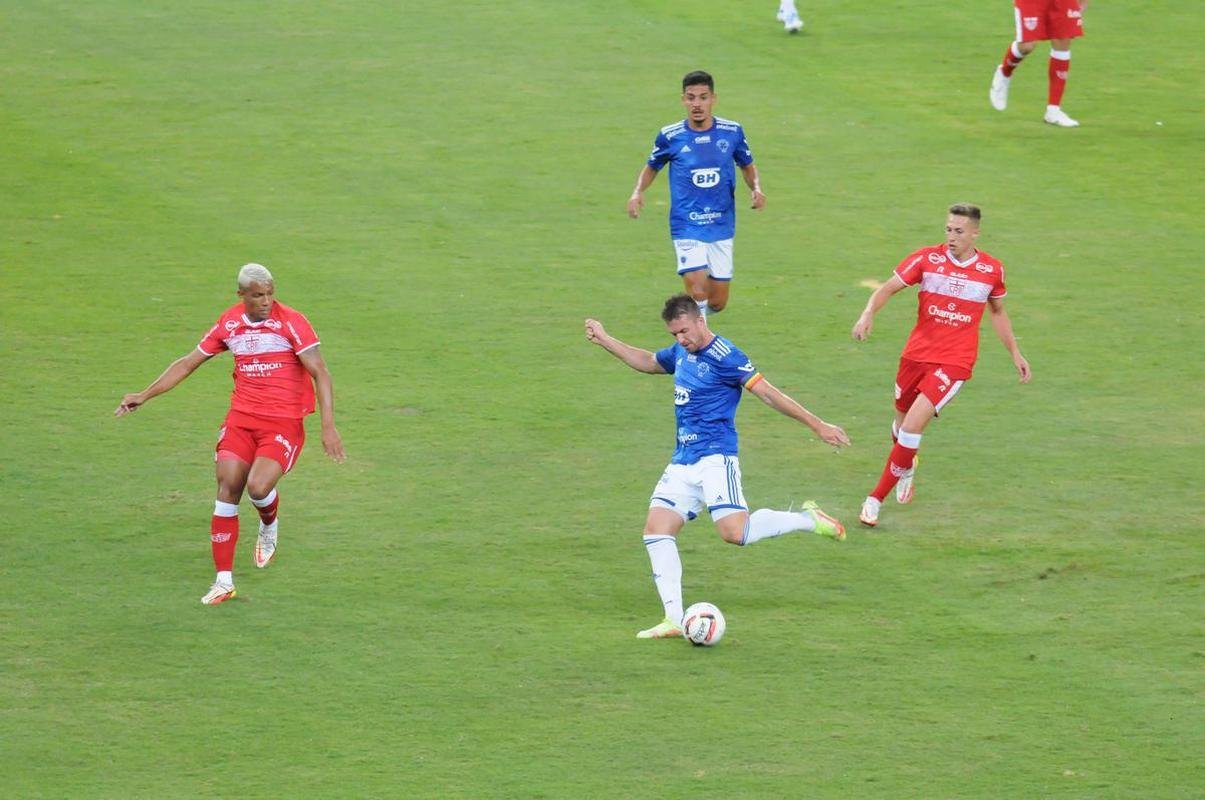 Fotos do jogo entre Cruzeiro e CRB, no Mineiro, em Belo Horizonte, pela 11 rodada da Srie B do Brasileiro