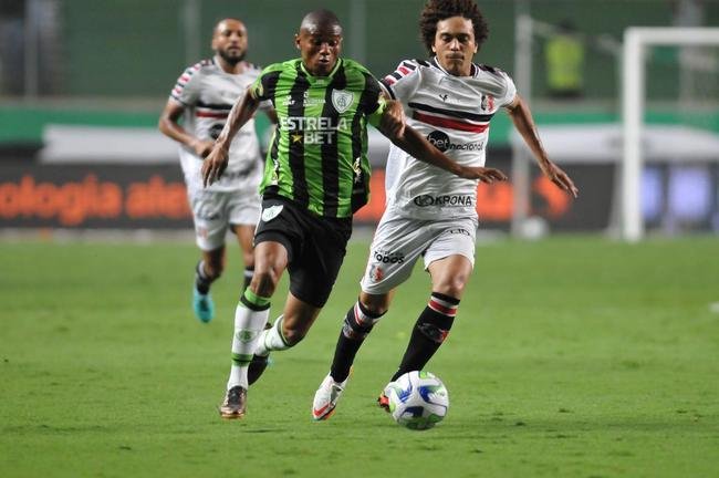 Fotos do jogo entre Amrica e Santa Cruz