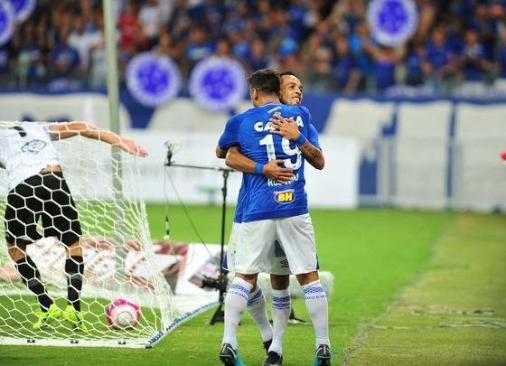 Imagens do jogo entre Cruzeiro e Tupi, no Mineiro