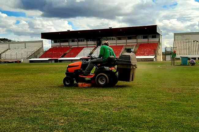 Arena do Jacar passa por processo de revitalizao do gramado desde a ltima quarta-feira. Na foto, o estado do campo em 1 de setembro