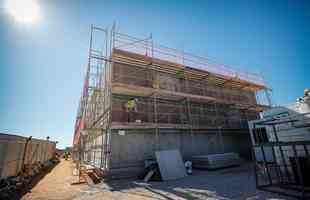 Ideia  mostrar a realidade das obras de construo do estdio do Galo
