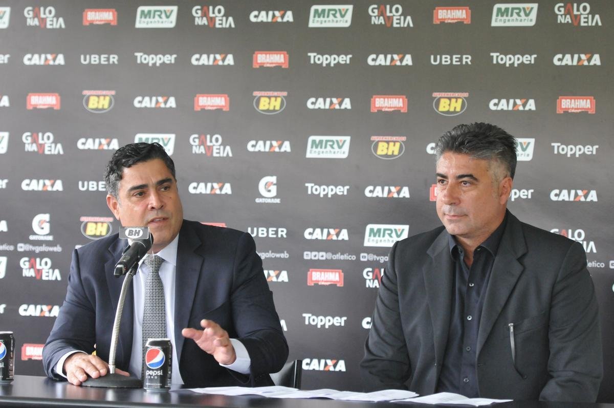 Atltico voltou ao trabalho nesta quinta-feira e apresentou Ricardo Oliveira; alm do atacante, presidente Sergio Sette Cmara e diretor de futebol Alexandre Gallo falaram com os jornalistas