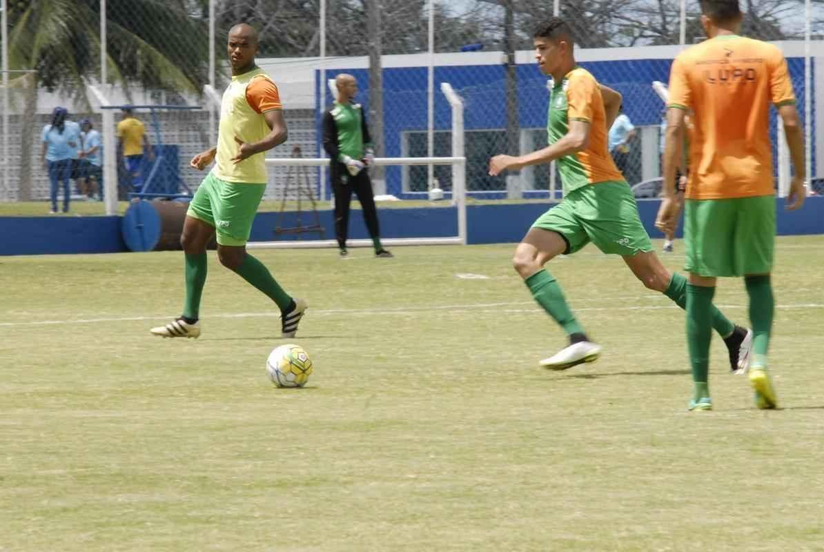 Amrica treina em Macei, no campo do CSA, para enfrentar o Murici-AL, pela Copa do Brasil