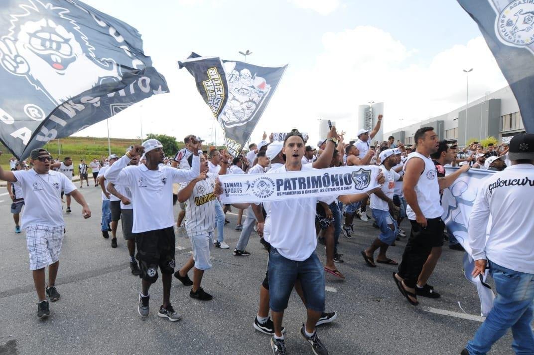 Imagens da chegada de Diego Tardelli