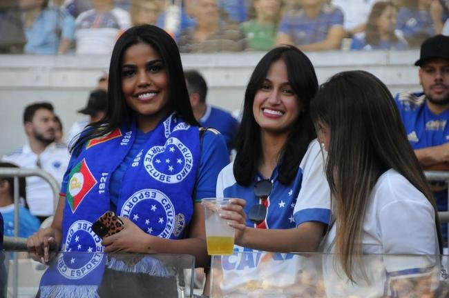 Fotos da torcida do Cruzeiro, no Mineiro, na partida contra a Ponte Preta pela 13 rodada da Srie B do Campeonato Brasileiro. Mineiro recebeu grande pblico mais uma vez