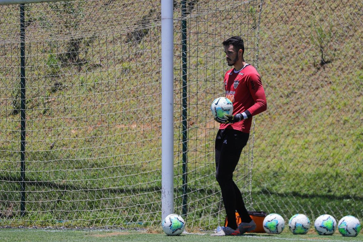 Atlético divulga fotos do novo uniforme de treino
