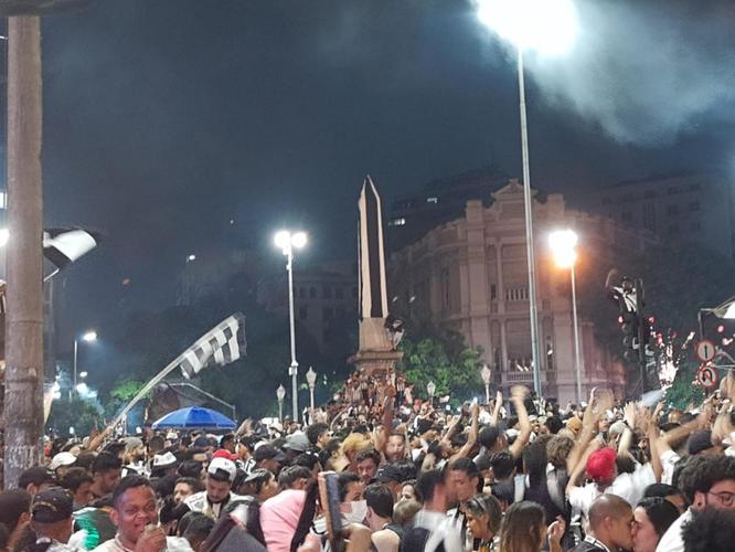 Praça Sete, no Centro de BH, tomada por atleticanos na festa do título brasileiro