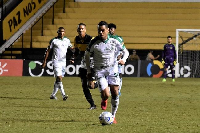 Cricima e Amrica duelaram pela terceira fase da Copa do Brasil no Estdio Heriberto Hlse, em Santa Catarina
