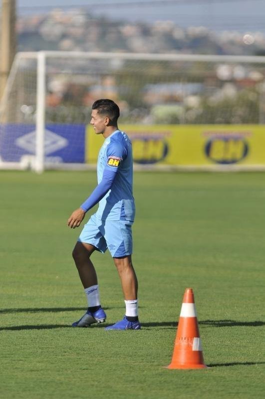 Treino do Cruzeiro nesta segunda marcou o batismo do colombiano Luis Orejuela, reforo para 2019