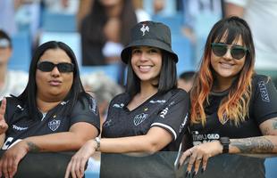 Fotos das torcidas de Atltico e Flamengo na Arena Pantanal, em Cuiab, durante a final da Supercopa do Brasil