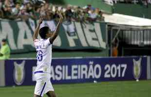 Cruzeiro visitou a Chape na Arena Cond e arrancou vitria por 2 a 1 pelo Brasileiro