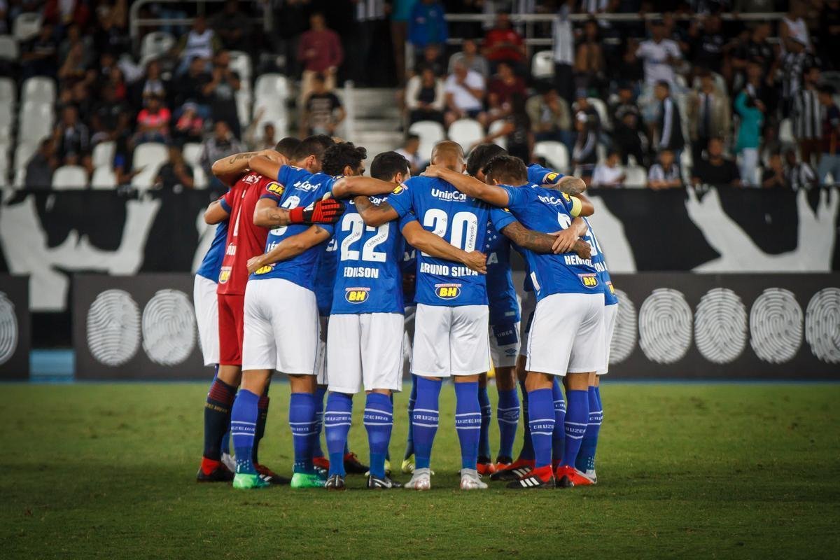 Imagens do jogo entre Botafogo e Cruzeiro, no Estdio Nilton Santos, no Rio de Janeiro